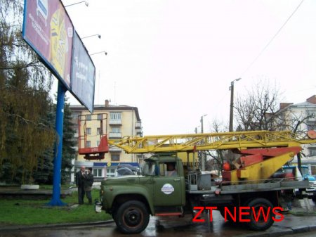 Сьогодні КП «Реклама» демонтувала 3 біл-борда в центрі Житомира