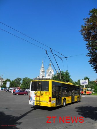 Обрив лінії тролейбусу спричинив ускладнення руху в центрі Житомира