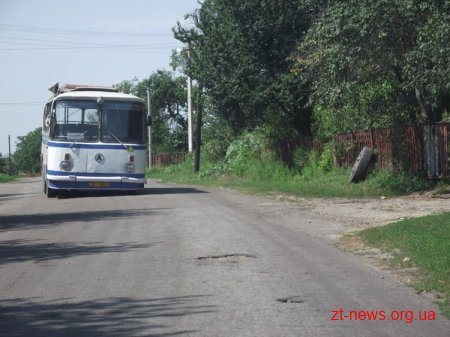 На приміському автобусі під час руху відвалилося переднє колесо