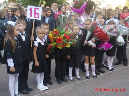 У Житомирі понад 2,5 тисячі першокласників сіли за парти житомирських шкіл