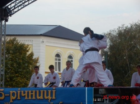 2 жовтня на площі Корольова в Житомирі виступали учасники клубу "Карате-до Джитте"