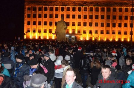 Багато житомирян провели Новорічну ніч на майдані ім. С.П.Корольова
