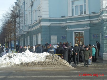Інвестори будинку по вул. Щорса 155 знову пікетували поблизу міської ради у Житомирі