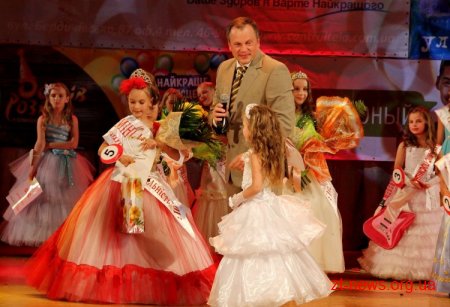 У Житомирі визначили переможниць конкурсу краси "Міні-міс Житомира-2013"