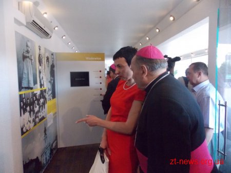 У Житомирі урочисто відкрили мобільний музей  Блаженного Іоанна Павла II