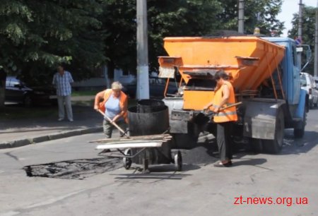 У Житомирі ремонт дороги розпочали в час пік перекривши цим рух в напрямку гідропарку