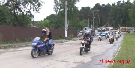 У Житомирі байкери влаштували мотопробіг на честь Дня молоді