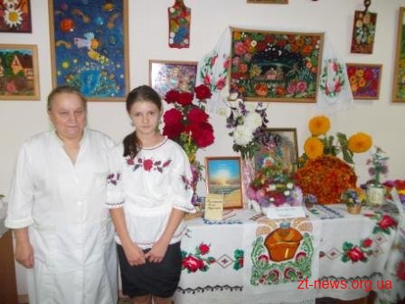 До Дня Незалежності України у Житомирській обласній дитячій клінічній лікарні відбулася виставка композицій із квітів «Від творчості – до зцілення»