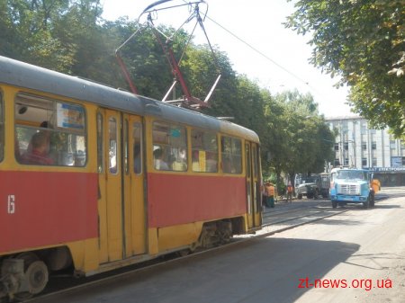 Ремонт дороги в центрі Житомира призупинив рух трамваїв