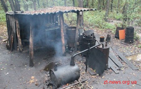 На Житомирщині правоохоронці виявили міні-завод з виготовлення самогону