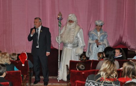 Діти з усієї Житомирщини приїхали на відкриття головної новорічної ялинки області