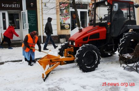 Півоварова: комунальники розпочали прибирати вулиці міста близько 1 ночі