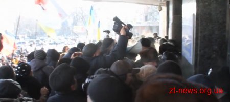 Пікетувальники змусили Житомирську обласна раду обговорити нинішню ситуацію в Україні