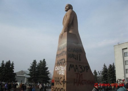 У Бердичеві та Малині знесли пам’ятники Леніну