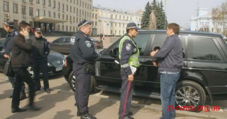 Активісти взялися привчати житомирських водіїв паркуватися за правилами