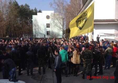 Активісти автомайдану сьогодні приїхали на Житомирський бронетанковий завод