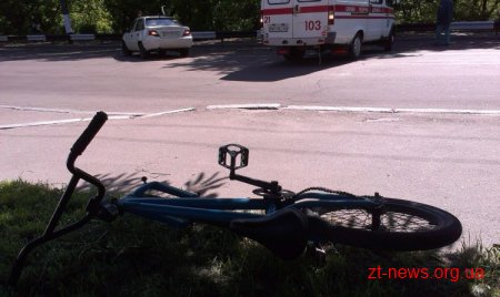 У Житомирі автомобіль збив велосипедиста