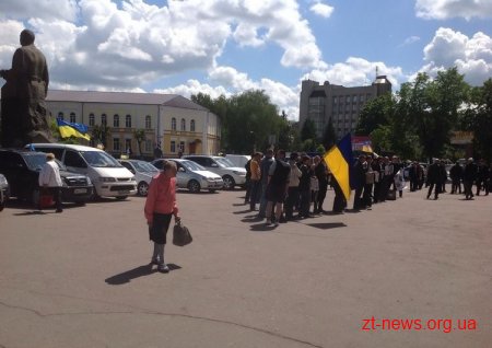 Активісти пікетують Житомирську облдержадміністрацію через кадрові призначення