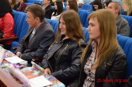 У Житомирі 32 випускники отримали подарунки та грошову допомогу від міської ради