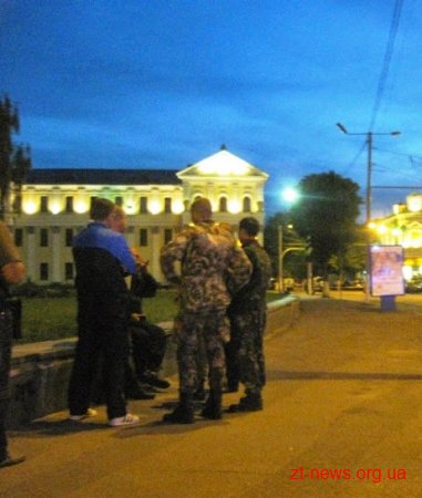 Заручників, які знаходились в офісі Правого сектора у Житомирі, звільнили
