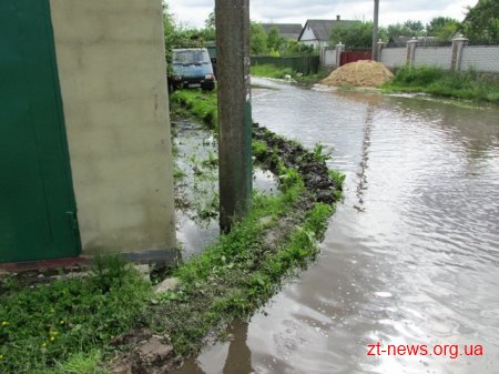 У Житомирі внаслідок сильного дощу сталося підтоплення будинків приватного сектору