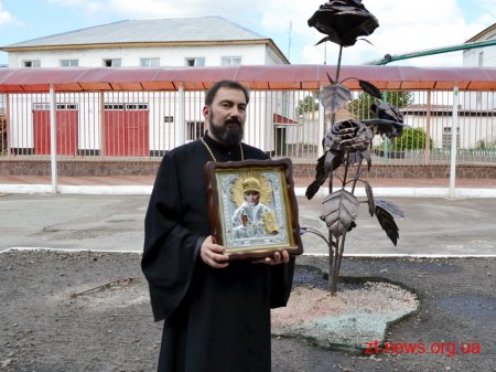 Виправні колонії Житомирської області відвідали священнослужителі УПЦ, які привезли з собою мощі святого Миколая Чудотворця