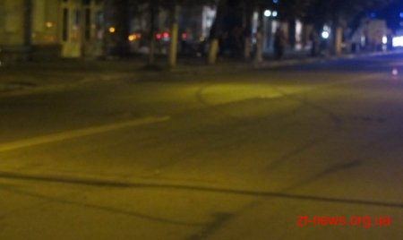 У Житомирі на зустрічній смузі зіткнулися BMW і мотоцикл