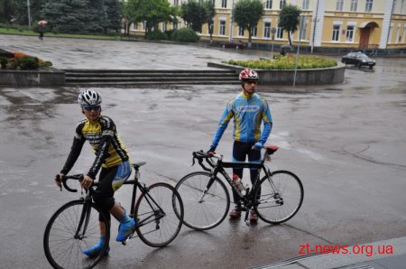 У Житомирі чемпіони України з триатлону долучилися до велотуру «ВСІ ЗА МИР»