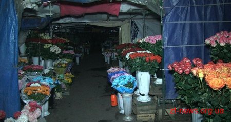 Виконком погодив облаштування тимчасового майданчика для торгівлі квітами на ринку "Хмільники"
