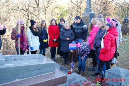 У Житомирі польська громада прибирала на цвинтарі