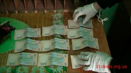 На Житомирщині суддю звинувачують в отриманні тисячі доларів хабара