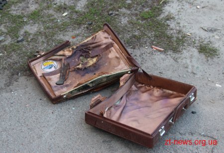 У Житомирі правоохоронці перевірили виявлену підозрілу валізу