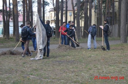 Студентська молодь Житомира долучилася до загальноміського прибирання