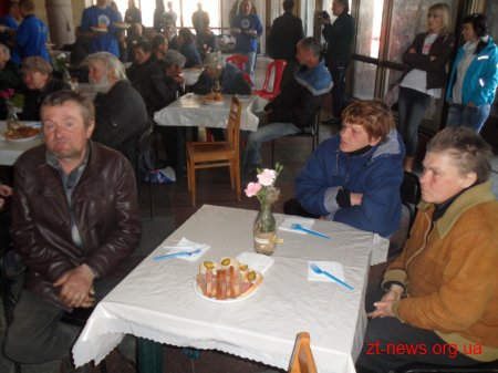 На Великодні свята у Житомирі влаштували благодійний захід для безхатченків