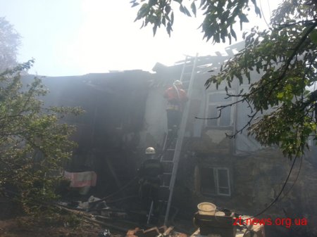 У Житомирі під час пожежі вогнеборці врятували чоловіка