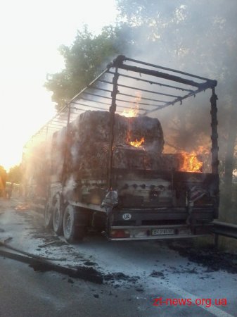 На Житомирщині рятувальниками ліквідовано загоряння причепу вантажного автомобіля