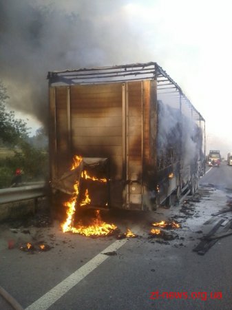 На Житомирщині рятувальниками ліквідовано загоряння причепу вантажного автомобіля