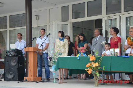 У Житомирі відкрили меморіальну дошку загиблому учаснику АТО Олегу Чернишу