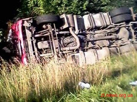На Житомирщині рятувальники деблокували загиблого водія з вантажівки