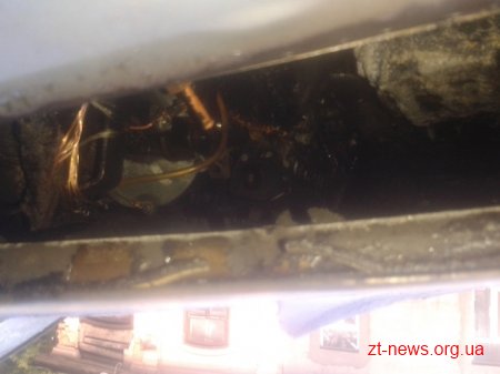 У Житомирі рятувальники ліквідували загоряння автомобіля «Volvo»