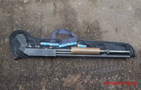 З автомобіля одного з жителів Житомирщини правоохоронці вилучили незаконну зброю