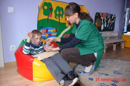 79 маленьких житомирян отримують послуги в міському центрі реабілітації дітей-інвалідів