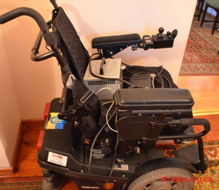 Житомирянам з  інвалідністю передано інвалідний візок з електричним приводом