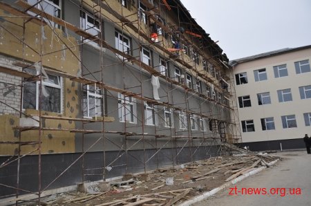 Голова ОДА оглянув будівництво школи в Черняхові