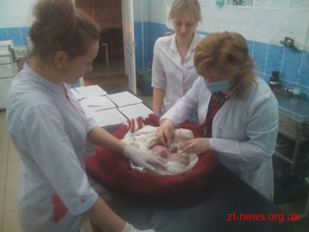 У Бердичеві  під лікарським кабінетом знайшли новонароджену дівчинку