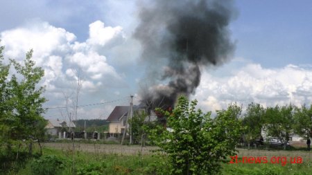 На Житомирщині внаслідок удару блискавки виникла пожежа у приватній новобудові