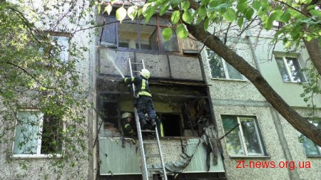 У Житомирі вогнеборці ліквідували загоряння балкону