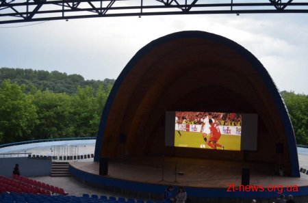 Перший матч "Євро-2016" житомиряни дивилися на великому екрані у "Ракушці"