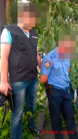 На Житомирщині під час отримання неправомірної вигоди затримано поліцейського