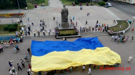 До 25 річниці незалежності України Житомир пропонують увінчати національними прапорами